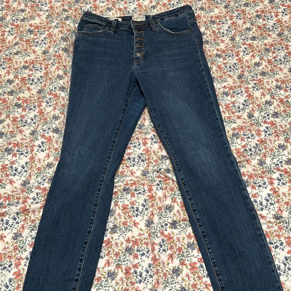 Universal Thread high rise skinny with button top